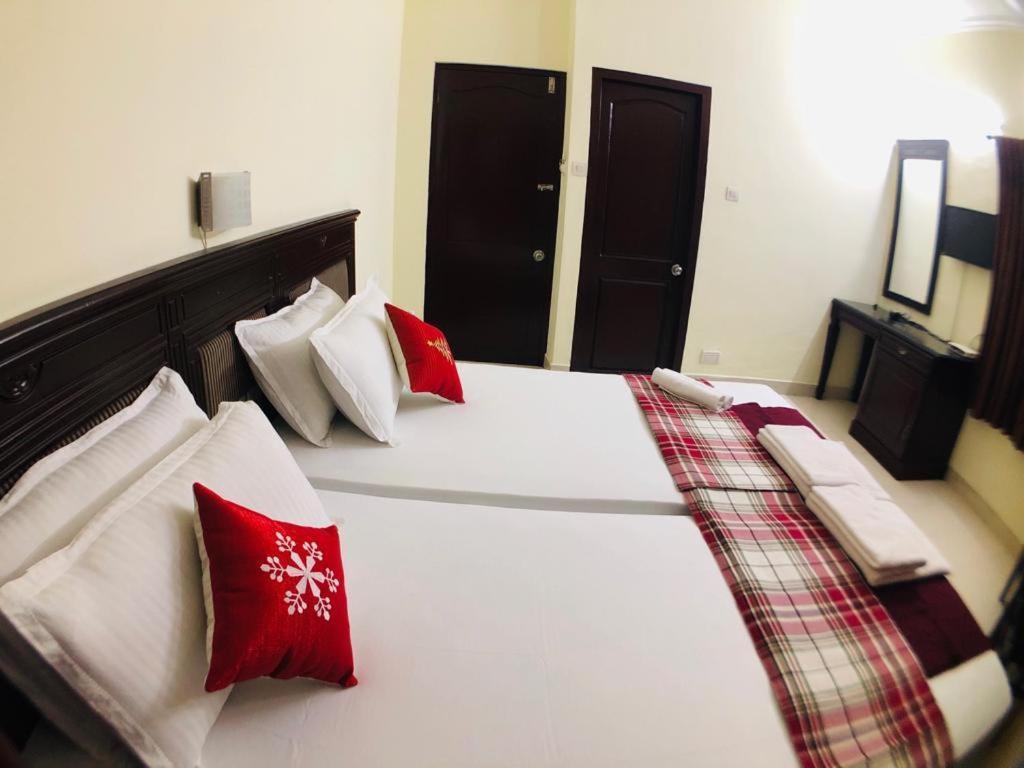 Mjm Plaza Hotell Kochi Eksteriør bilde